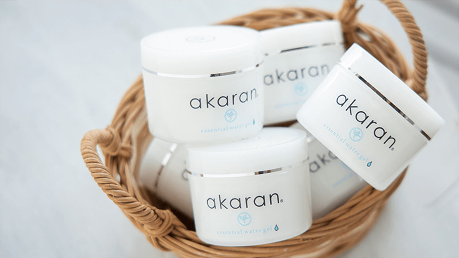 アカラン エッセンシャルウォータージェル